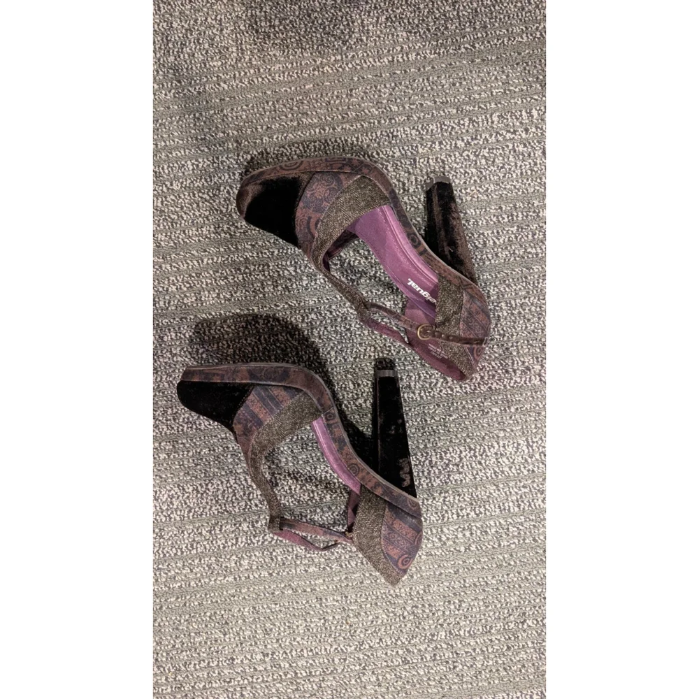 Desigual purple heels NWOB